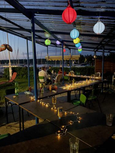 Pergola-2-Abends-geschmueckt-768x1024-1